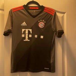 Adidas Boys Size L Bayern Munich Jersey, Gray